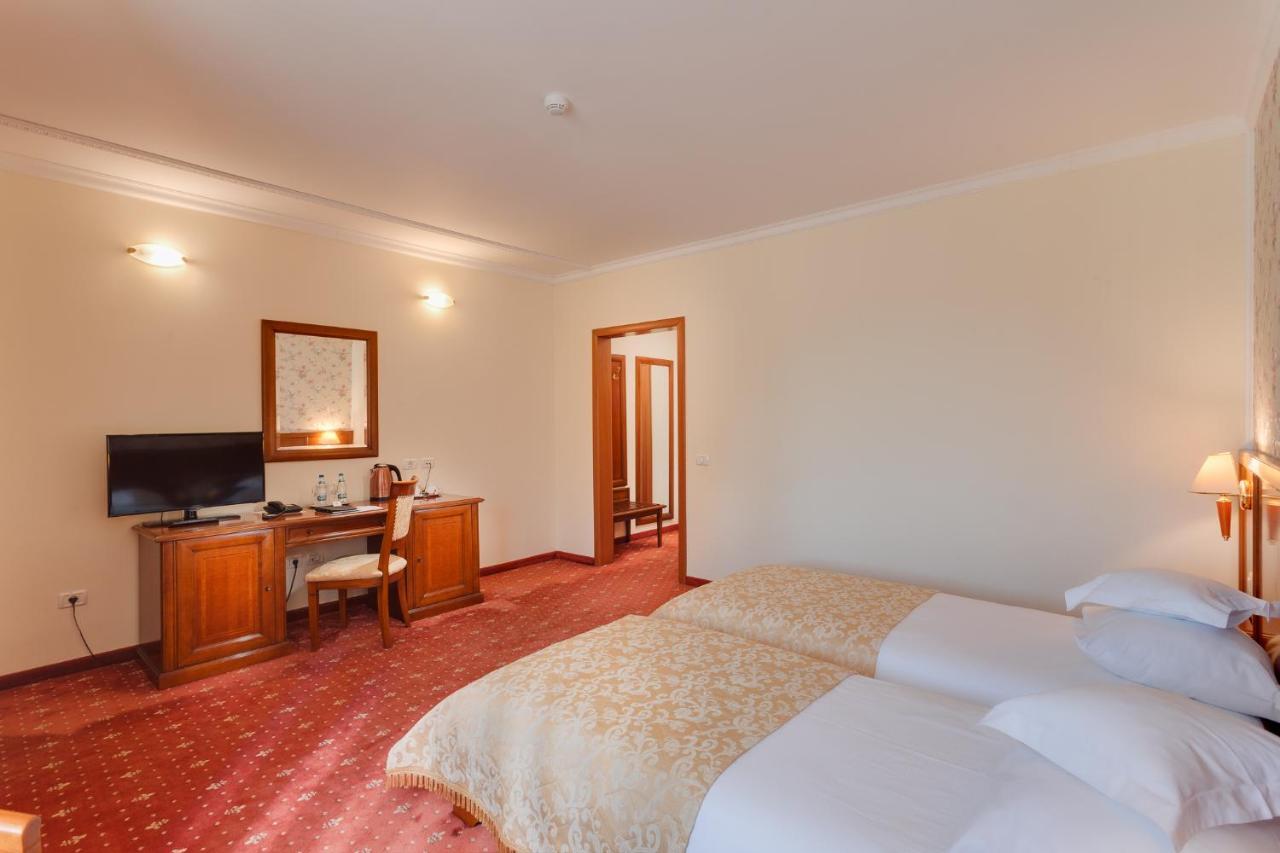 Opera Plaza Hotel 5*
