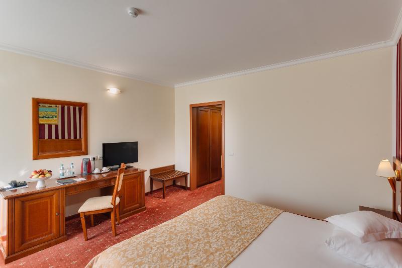 Opera Plaza Hotel